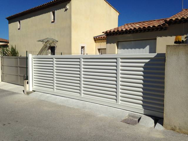 Portail aluminium coulissant et motorisé dans le var. Modèle 4