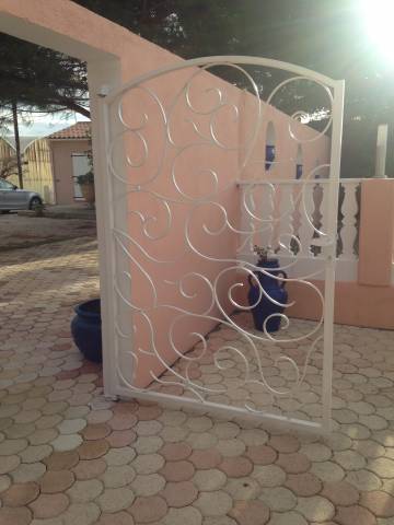 Fabrication porte grille en fer forgé. Modèle Mila