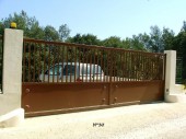 Fabrication d'un portail coulissant en acier dans le var. Modèle Bastien