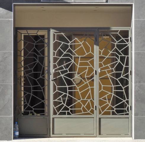 Porte grille. Modèle Sara